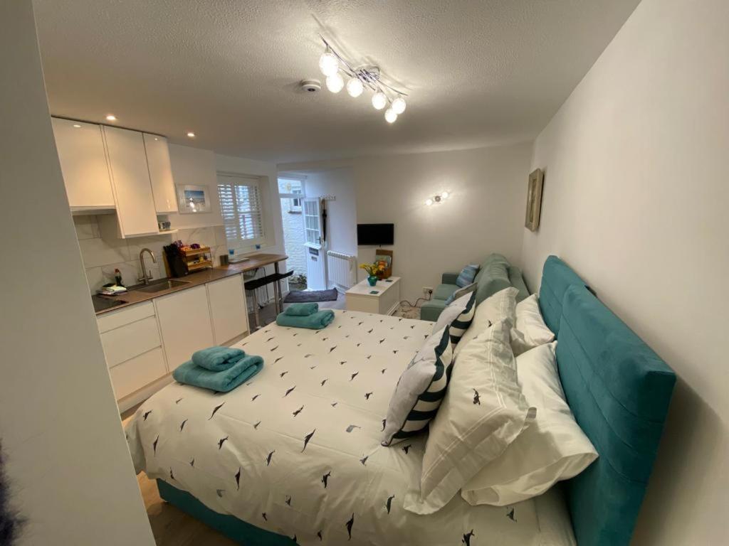 Sweet Caroline - Luxury Studio Stone'S Throw From Mousehole Harbour Exterior foto